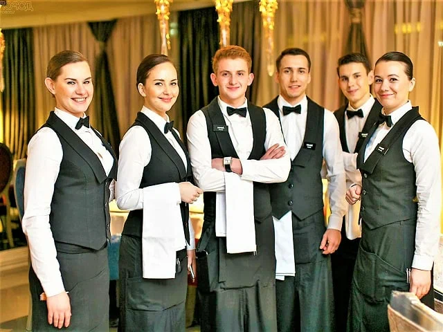 You are currently viewing Technology-Integrated Uniforms: A New Era of Functionality and Efficiency in the Hospitality Industry